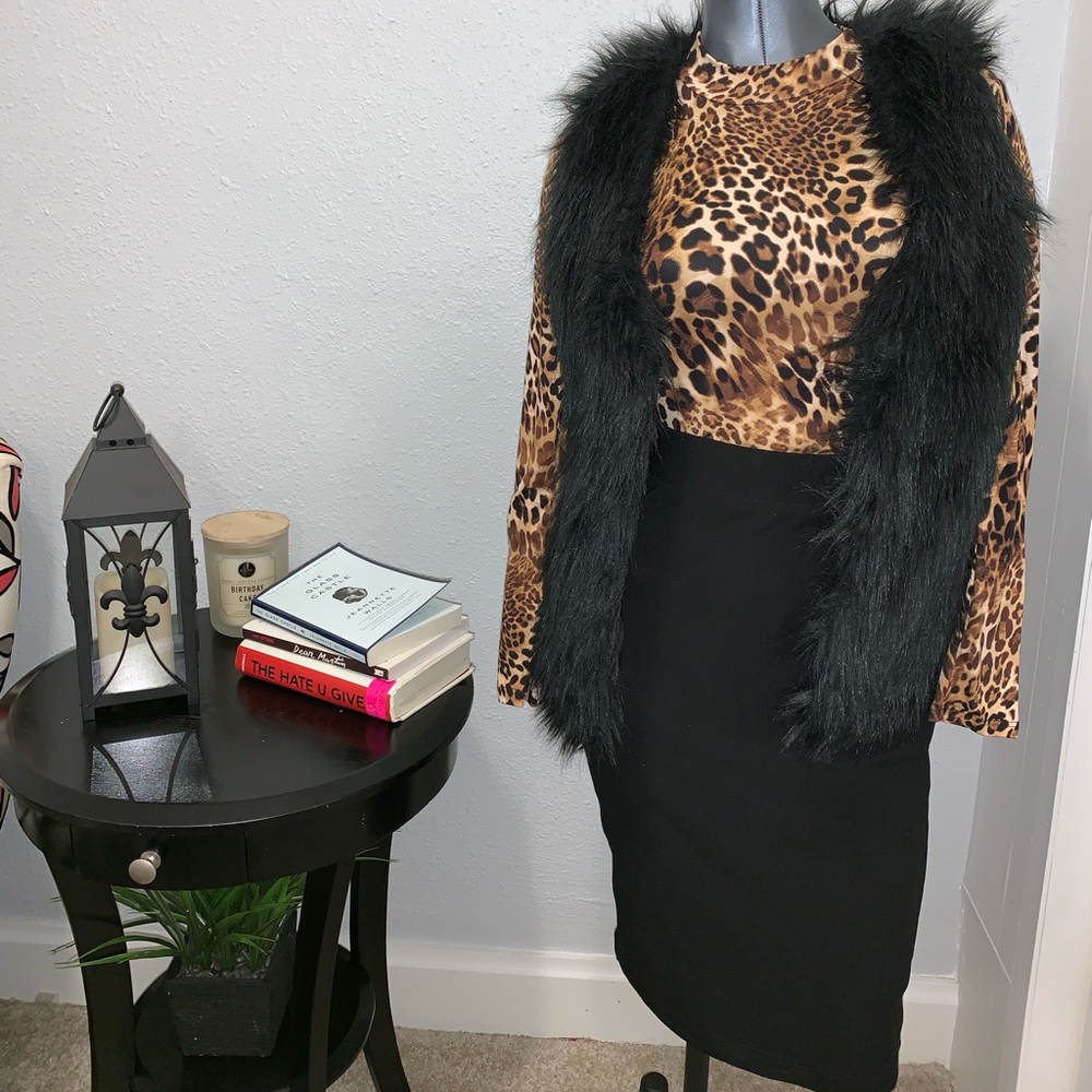❌❌SOLD❌❌Leopard leotard, Pencil Skirt And Black Fur Vest